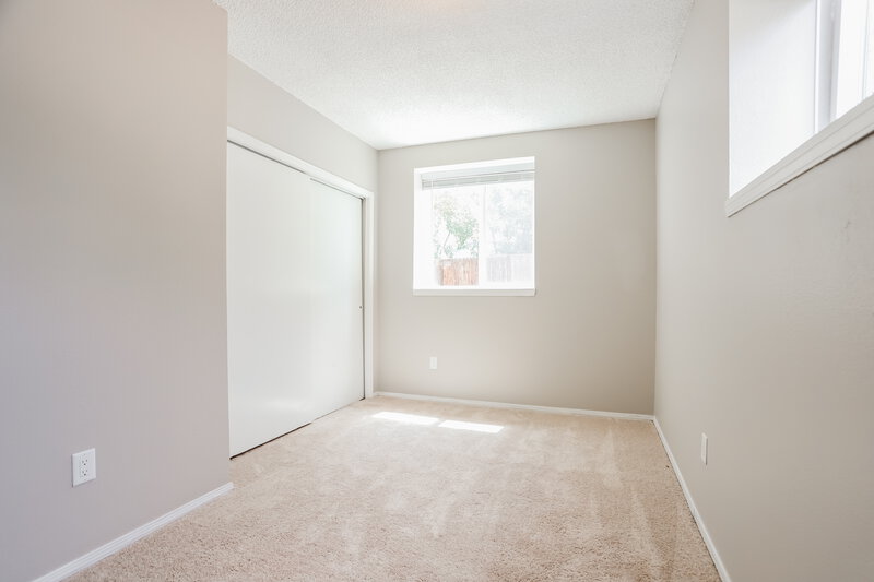 3,310/Mo, 7847 W Brook Dr Littleton, CO 80128 Bedroom View 2