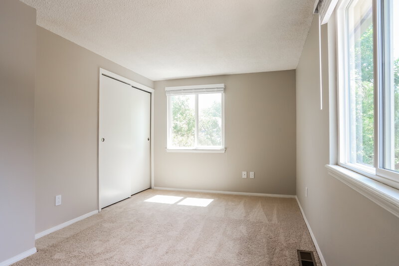 3,310/Mo, 7847 W Brook Dr Littleton, CO 80128 Bedroom View 4