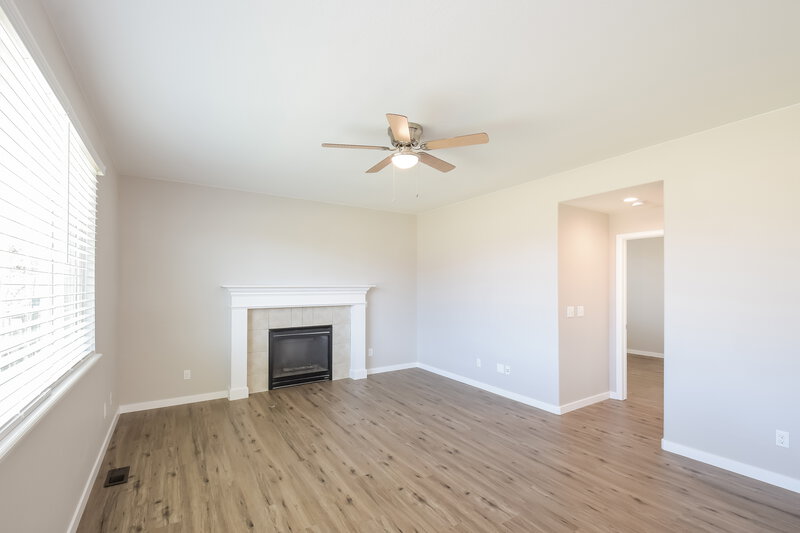 3,155/Mo, 3903 S Shawnee Way Aurora, CO 80018 Living Room View