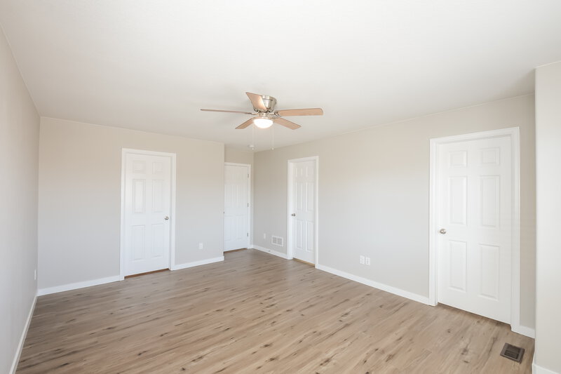 3,155/Mo, 3903 S Shawnee Way Aurora, CO 80018 Main Bedroom View 2