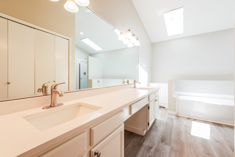 3,280/Mo, 4792 S Gar Way Denver, CO 80123 Main Bathroom View