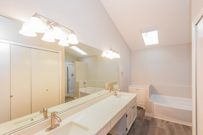3,780/Mo, 4792 S Gar Way Denver, CO 80123 Main Bathroom View