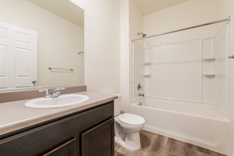 2,675/Mo, 535 Hermosa St Lochbuie, CO 80603 Bathroom View