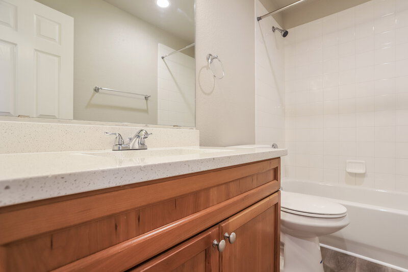 3,215/Mo, 1338 S Duquesne Ct Aurora, CO 80018 Bathroom View