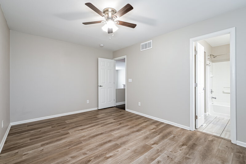 2,325/Mo, 18653 E 42nd Pl Denver, CO 80249 Main Bedroom View 2