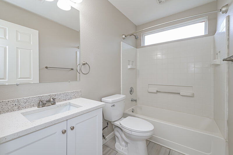 2,325/Mo, 18653 E 42nd Pl Denver, CO 80249 Main Bathroom View