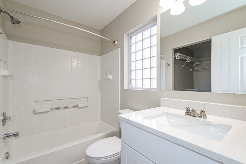 2,325/Mo, 18653 E 42nd Pl Denver, CO 80249 Bathroom View