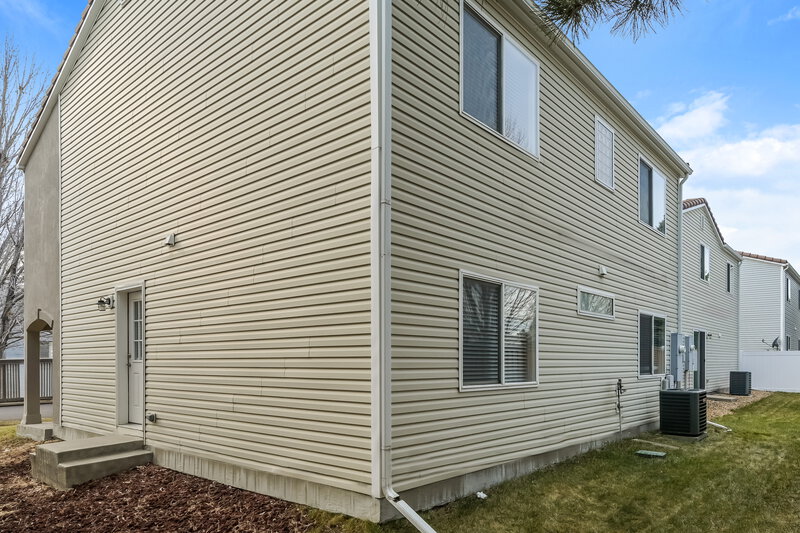 2,325/Mo, 18653 E 42nd Pl Denver, CO 80249 Rear View