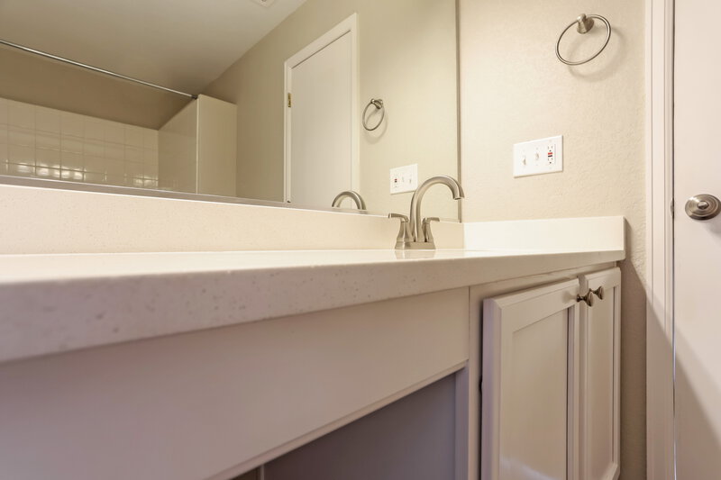 3,230/Mo, 3905 Kirk St Denver, CO 80249 Main Bathroom View