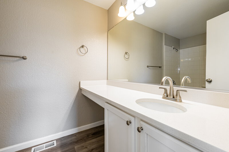 2,895/Mo, 3905 Kirk St Denver, CO 80249 Main Bathroom View