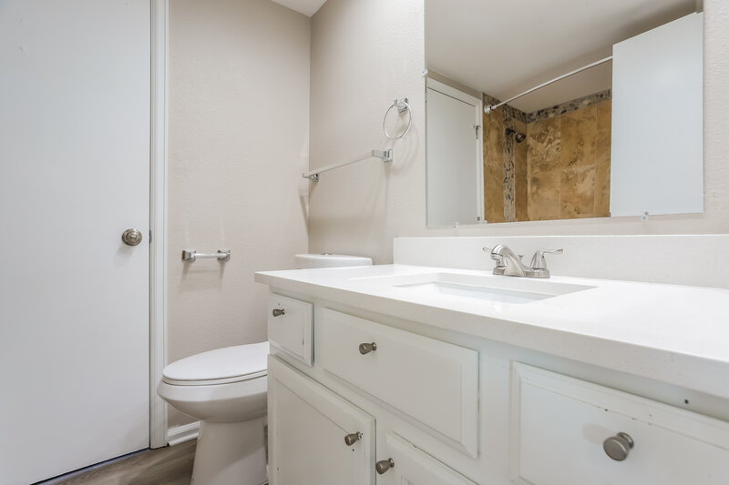 3,240/Mo, 9469 W Nichols Dr Littleton, CO 80128 Main Bathroom View