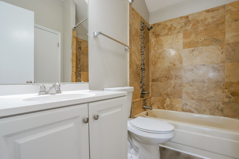 3,240/Mo, 9469 W Nichols Dr Littleton, CO 80128 Bathroom View