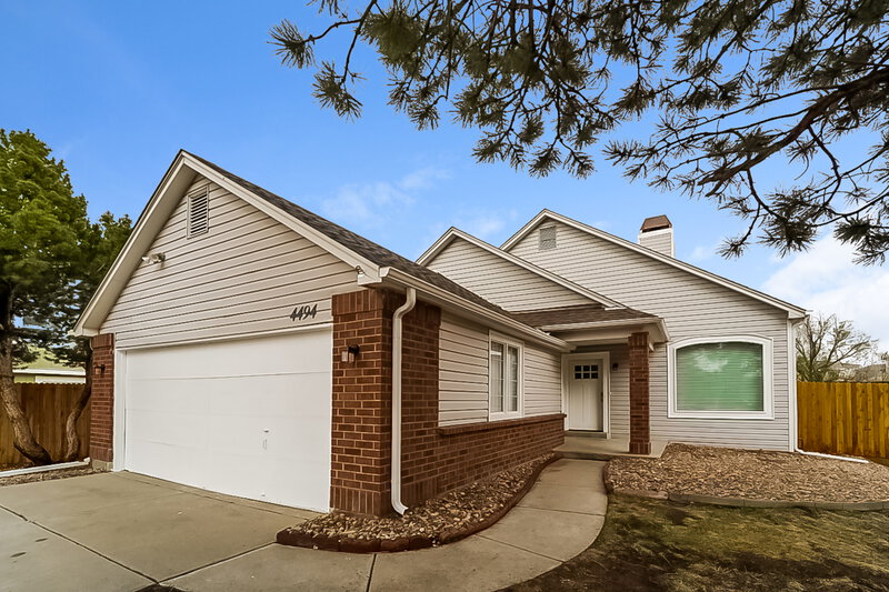 2,610/Mo, 4494 Genoa St Denver, CO 80249 External View