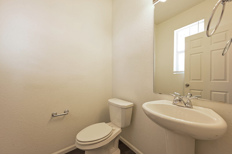 3,085/Mo, 5559 Cathay Ct Denver, CO 80249 Bathroom View 2