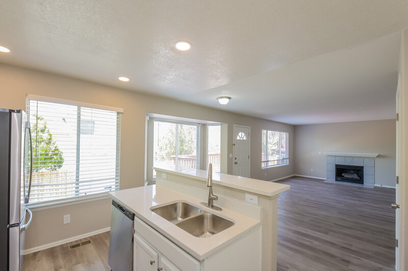 3,035/Mo, 2793 S Danube St Aurora, CO 80013 Kitchen View 2