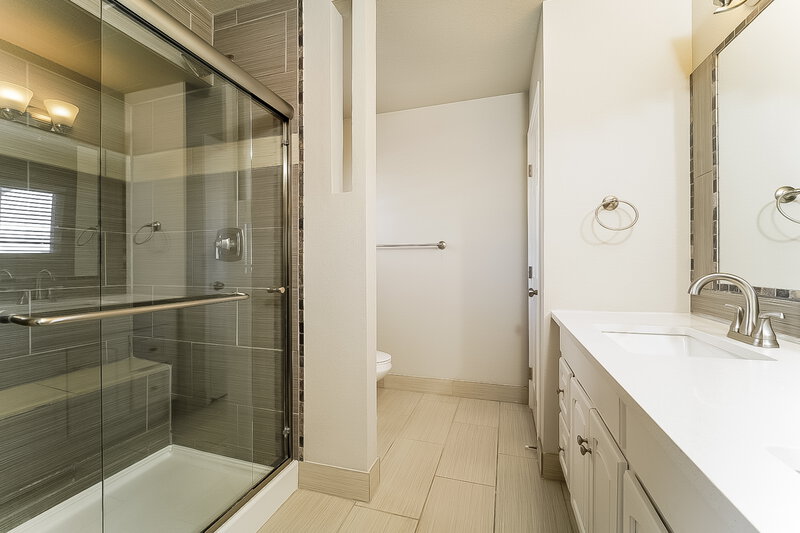 3,420/Mo, 11705 E Evans Ave Aurora, CO 80014 Main Bathroom View