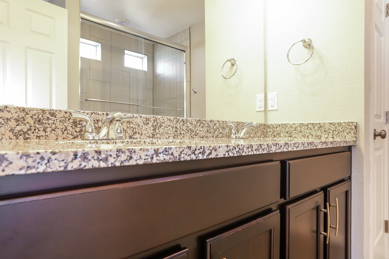 3,185/Mo, 10081 Zeno St Commerce City, CO 80022 Main Bathroom View