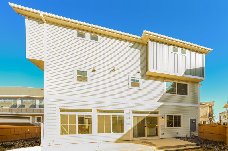 3,185/Mo, 10081 Zeno St Commerce City, CO 80022 Rear View