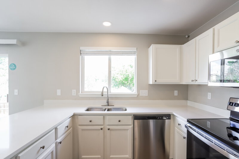 2,950/Mo, 8574 Bluegrass Cir Parker, CO 80134 Kitchen View 2