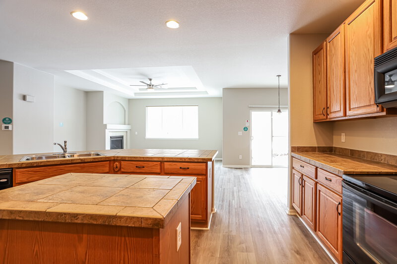 5,730/Mo, 2550 Paint Pony Cir Castle Rock, CO 80108 Kitchen View 2