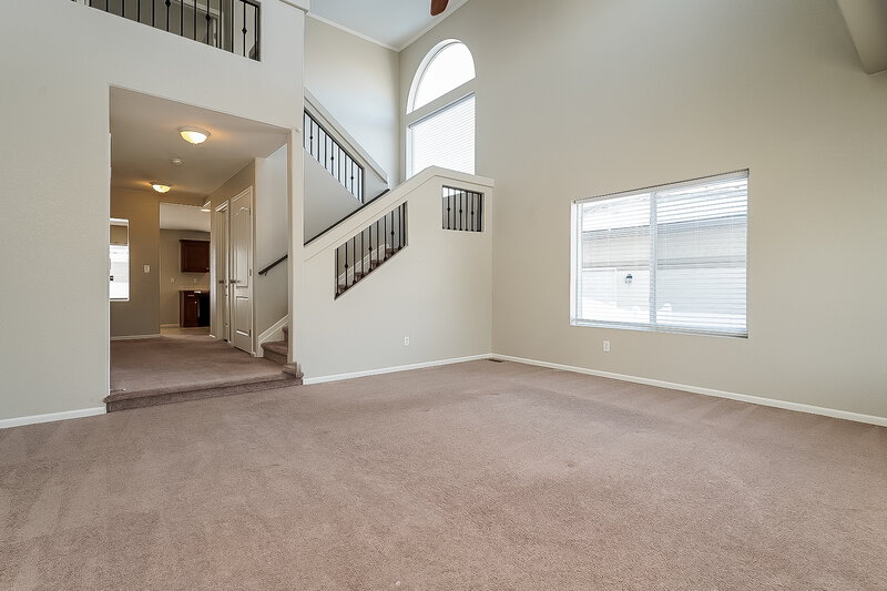 3,825/Mo, 19054 Burlington Pl Denver, CO 80249 Living Room View 2