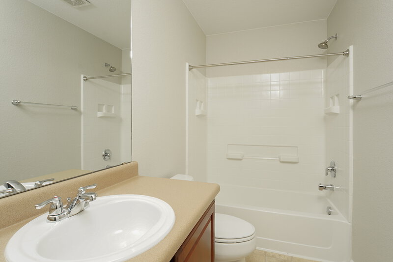3,825/Mo, 19054 Burlington Pl Denver, CO 80249 Bathroom View