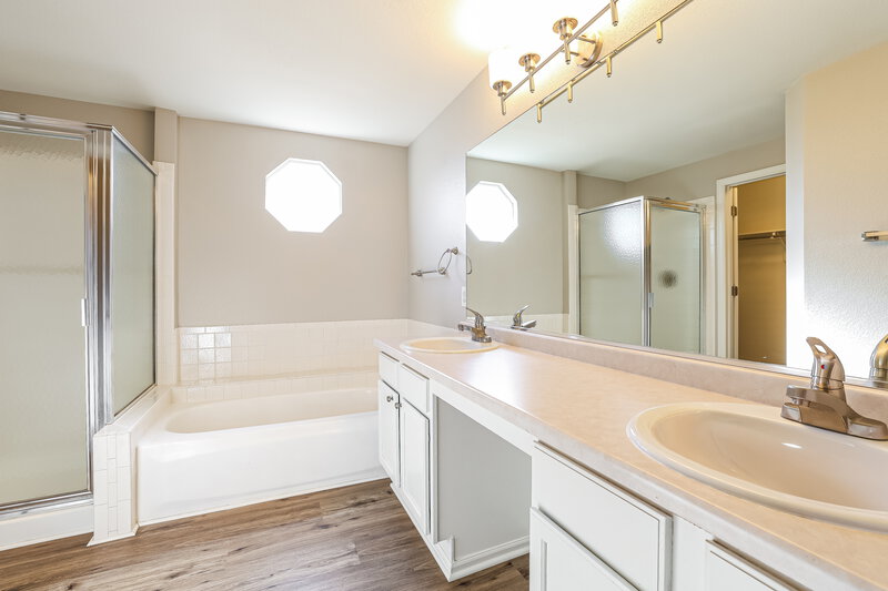 3,220/Mo, 13538 Raritan Way Westminster, CO 80234 Main Bathroom View
