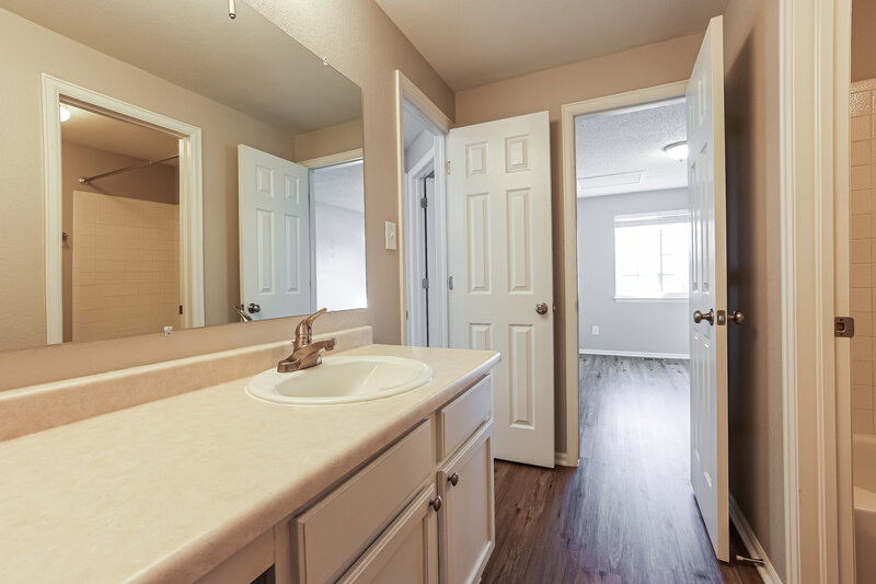 3,220/Mo, 13538 Raritan Way Westminster, CO 80234 Main Bathroom View 2