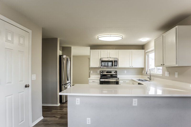 3,090/Mo, 4343 S Halifax St Centennial, CO 80015 Kitchen View 2