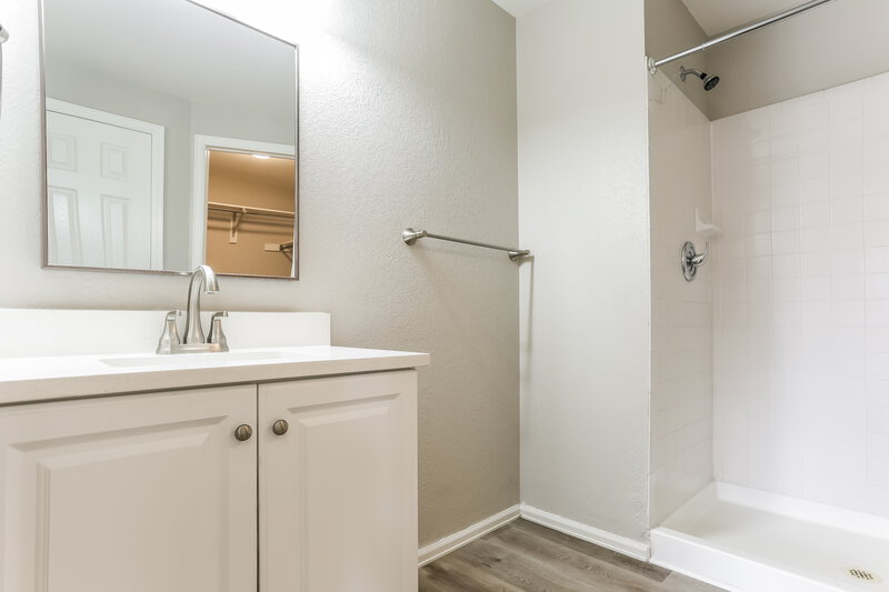 3,090/Mo, 4343 S Halifax St Centennial, CO 80015 Main Bathroom View