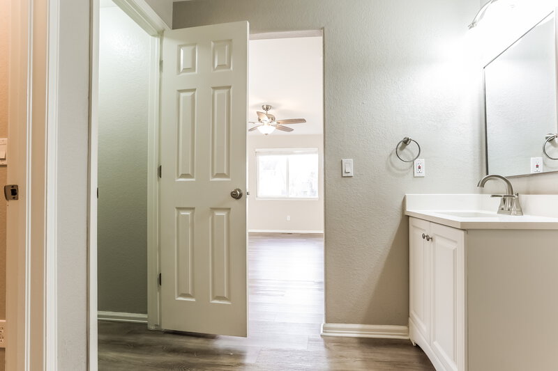 3,090/Mo, 4343 S Halifax St Centennial, CO 80015 Main Bathroom View 2