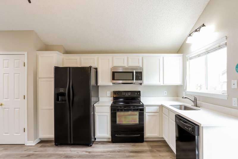 2,540/Mo, 715 Stowe St Highlands Ranch, CO 80126 Kitchen View 2