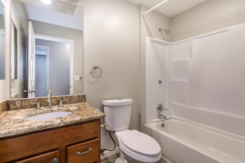 3,155/Mo, 8780 W Quarto Cir Littleton, CO 80128 Bathroom View 2