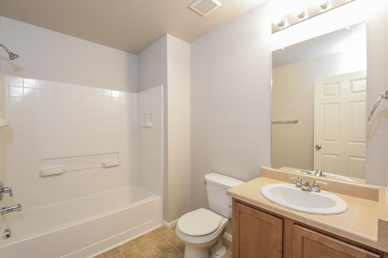 2,720/Mo, 18608 E 46th Ave Denver, CO 80249 Main Bathroom View