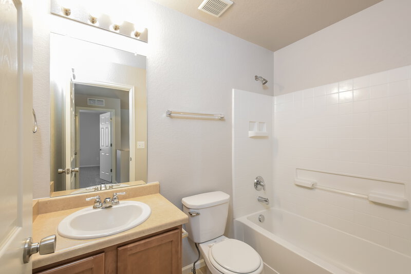 2,720/Mo, 18608 E 46th Ave Denver, CO 80249 Bathroom View
