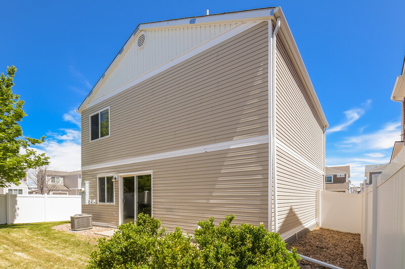 2,720/Mo, 18608 E 46th Ave Denver, CO 80249 Rear View