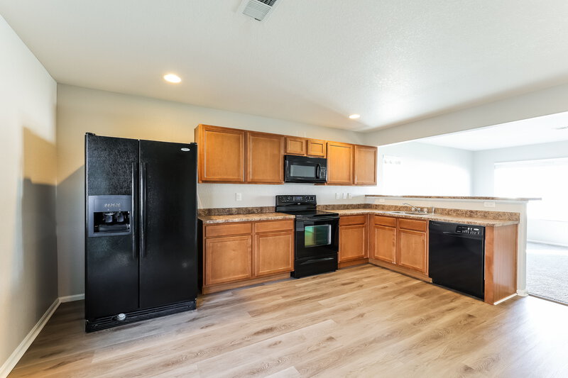 2,505/Mo, 18609 E 45th Pl Denver, CO 80249 Kitchen View 2