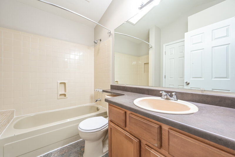 2,555/Mo, 4590 Genoa St Denver, CO 80249 Main Bathroom View
