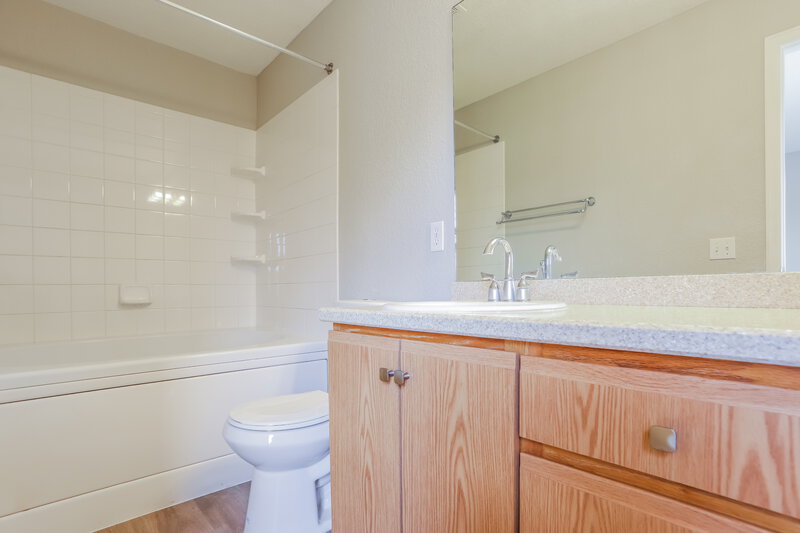 2,635/Mo, 4843 Genoa St Denver, CO 80249 Main Bathroom View
