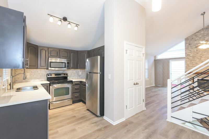 4,860/Mo, 11907 E Cornell Cir Aurora, CO 80014 Kitchen View 2