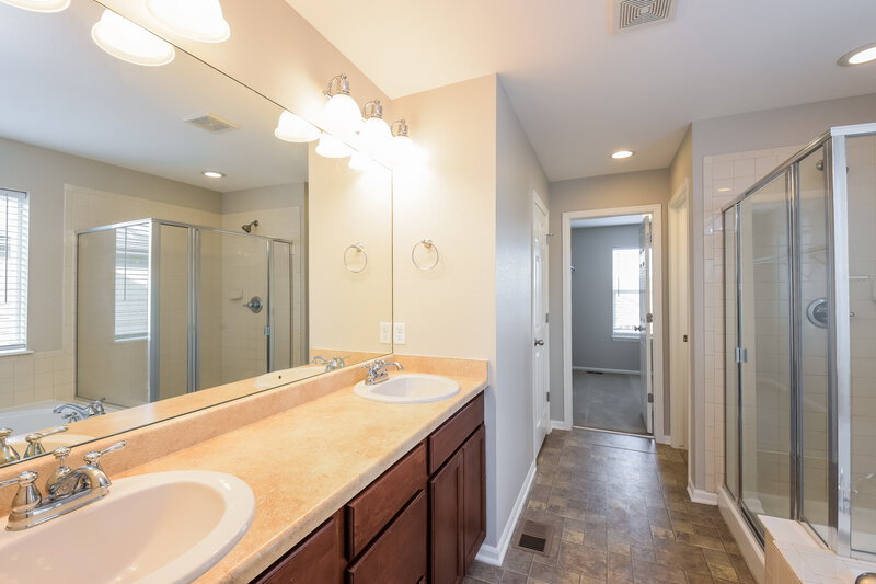 3,465/Mo, 6342 N Dunkirk Ct Aurora, CO 80019 Main Bathroom View