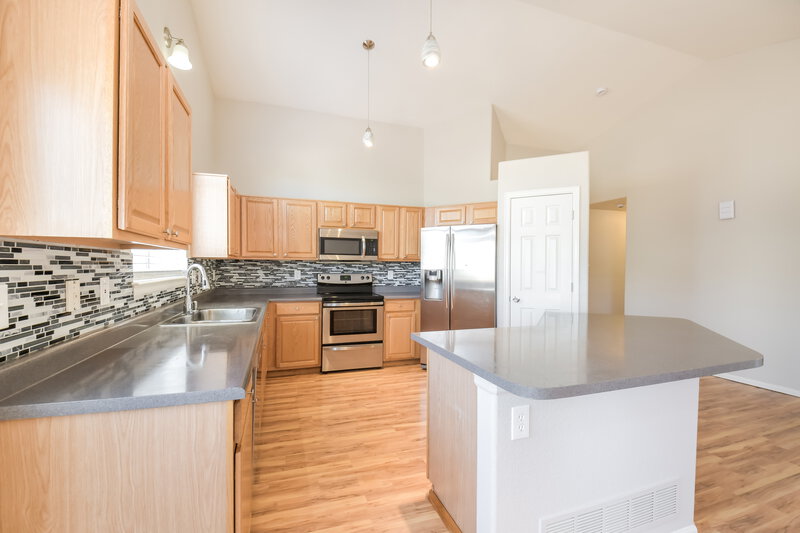 2,870/Mo, 11594 Oswego St Commerce City, CO 80640 Kitchen View