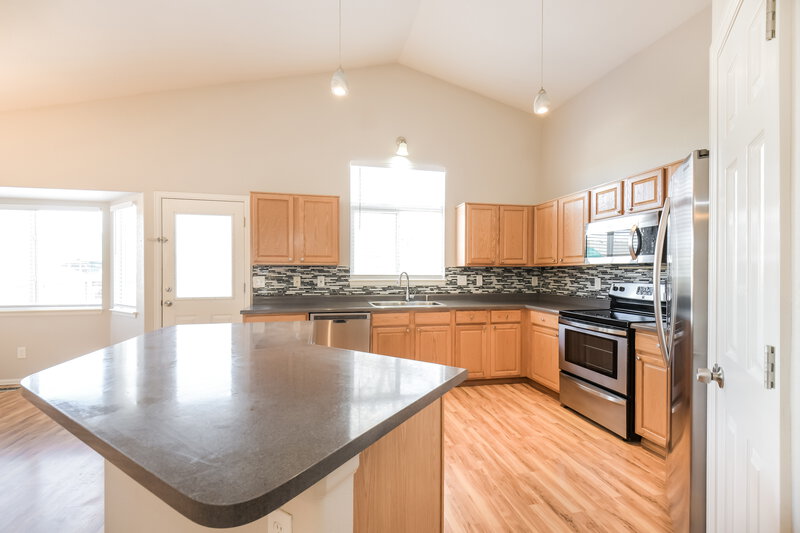 2,870/Mo, 11594 Oswego St Commerce City, CO 80640 Kitchen View 2