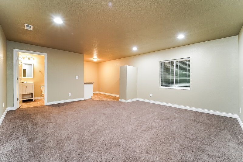 3,170/Mo, 7770 E 136th Dr Thornton, CO 80602 Family Room View 2