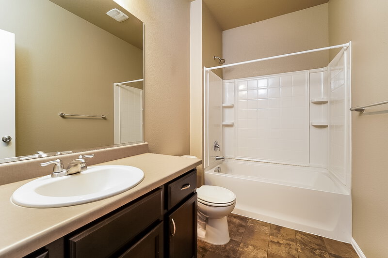 3,170/Mo, 7770 E 136th Dr Thornton, CO 80602 Bathroom View