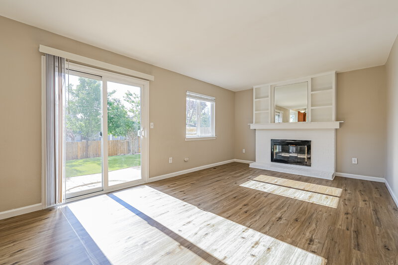 3,390/Mo, 2014 S Elkhart St Aurora, CO 80014 Sitting Room View