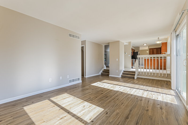 3,390/Mo, 2014 S Elkhart St Aurora, CO 80014 Sitting Room View 2