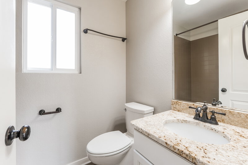 2,335/Mo, 2785 Richmond Dr Colorado Springs, CO 80922 Main Bathroom View