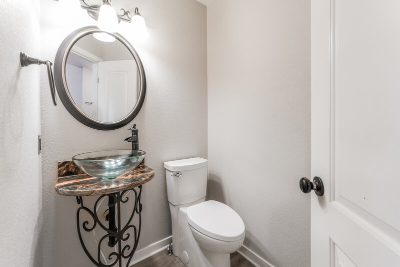 2,335/Mo, 2785 Richmond Dr Colorado Springs, CO 80922 Bathroom View