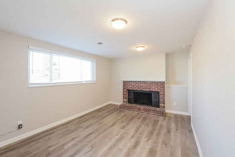 2,925/Mo, 4110 E 107th Pl Thornton, CO 80233 Sitting Room View